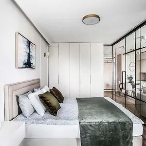 Premium With Parking, Air Condition And Balcony Apartament